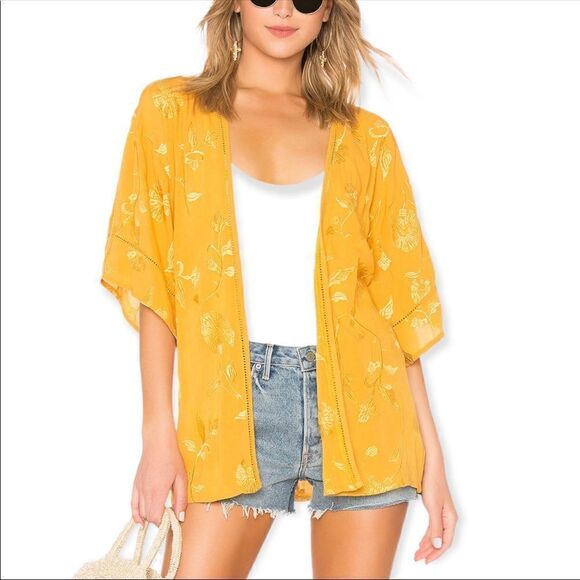Amuse Society Poolside Dreams Kimono In Mustard as Sold on Revolve Size XS/S - Picture 1 of 11